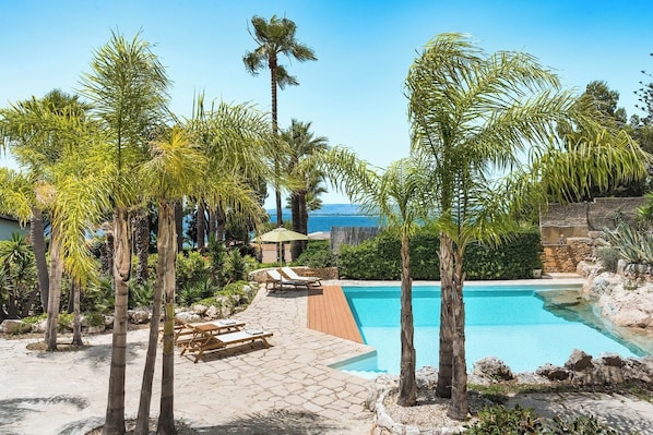 Pool - Villa Rossana, with pool near the sea (Plemmirio)