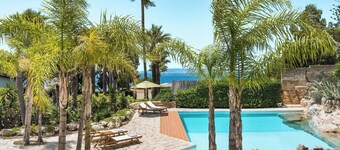 Villa Rossana, with pool near the sea