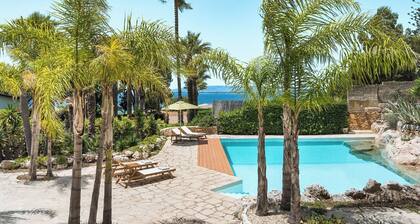 Villa Rossana, with pool near the sea