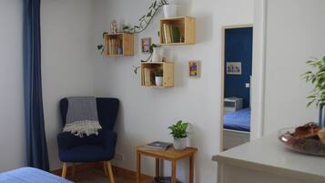 2 bedrooms, iron/ironing board, travel cot, WiFi