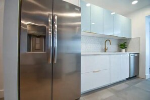 Interior - Sunset Palm•Pool•near Beach & 5th Avenue•Sleeps 16 (Naples)