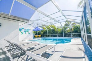 Pool - Sunset Palm•Pool•near Beach & 5th Avenue•Sleeps 16 (Naples)