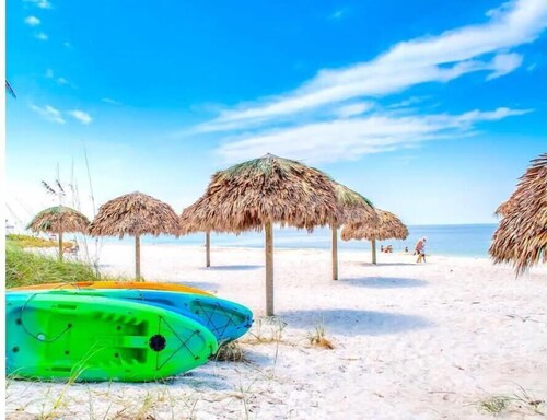 The Hampton • Private Pool • 5 Min to 5th Ave • 10 Min to Beach • Sleeps 16