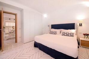 3 عدّة غرف نوم ومكواة/لوح كي وواي فاي وملاءات أسرّة