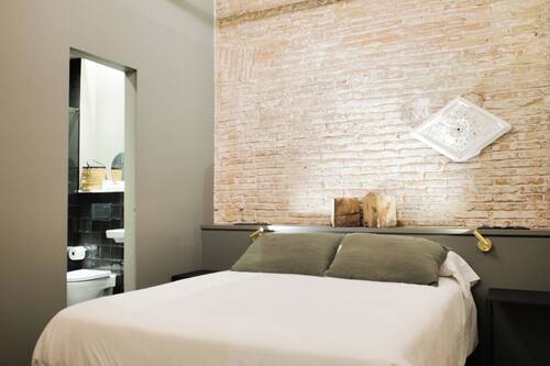 Basic Double Room (Tiny) | In-room safe, blackout drapes, free WiFi, bed sheets
