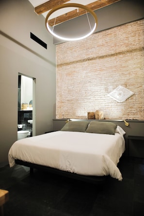 Basic Double Room (Tiny) | In-room safe, blackout drapes, free WiFi, bed sheets - Porxos Garden (Barcelona)