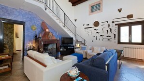TV, fireplace, DVD player, table football - Casa Versaci - Private villa with private pool (Castellammare del Golfo)