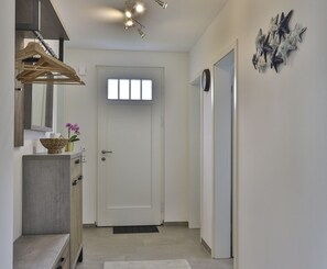Interior - Das Reetgedeckte Ferienhaus Seeschwalbe mit Blick auf die Historische Windmühle in Stove, ist ein Traumhaftes Urlaubsdomizil (Boinsdorf OT Stove)