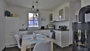 Kühlschrank, Mikrowelle, Ofen, Geschirrspüler