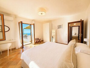 3 bedrooms, iron/ironing board, WiFi, bed sheets - Villa Natalia - Private villa with pool (Sant'Agata Sui Due Golfi)