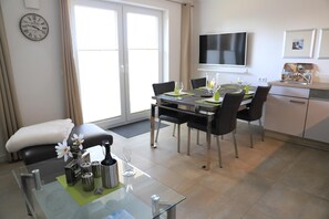 Dining - Wunderschöne 3 Zimmerwohnung mit Terrasse und nur 100 m bis zum Strand - Meeresrauschen Inklusive (Börgerende)
