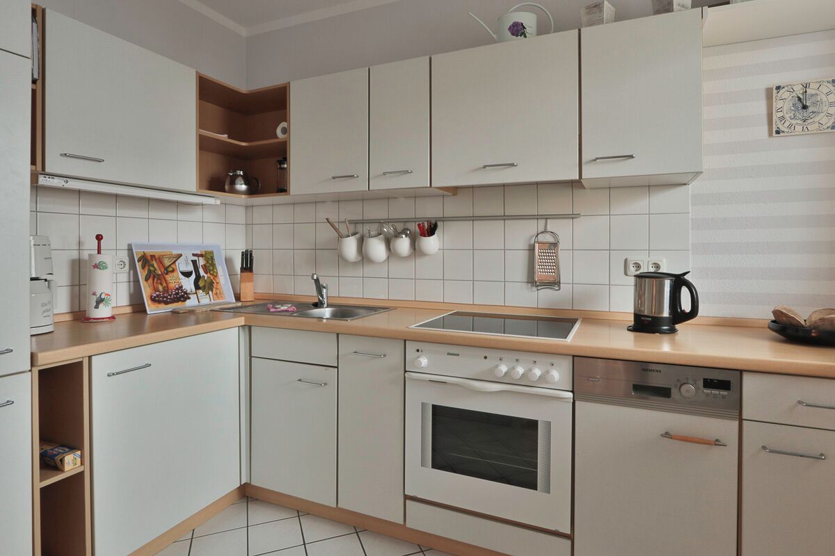 Refrigerador, horno, lavavajillas y cafetera y tetera 