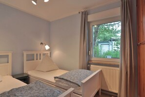 2 bedrooms, free WiFi - Idyllisch im Grünen Gelegener Doppelbungalow "paul und Paula" in Absoluter Ruhe und nur 10 Minuten zu Fuß bis zum Strand (Ostseebad Nienhagen)