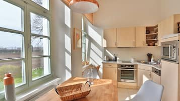 Réfrigérateur, micro-ondes, four, lave-vaisselle