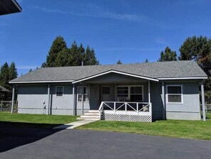 Exterior - River Front with Fenced Grass Yard -Dog Friendly (Bend)