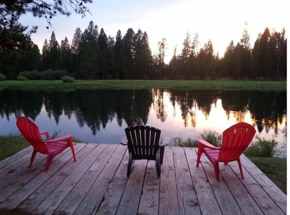 Property grounds - River Front with Fenced Grass Yard -Dog Friendly (Bend)