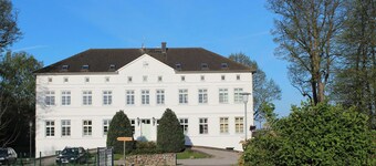 Das Ferienhaus Bietet in 3 Schlafzimmern 7 Personen Einen Gemütlichen Schlafplatz. Ein Spaziergang in den Skulpturenpar Lohnt Sich!