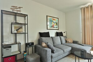 Living area - Diese Wunderschöne Ferienwohnung mit 2 Schlafzimmern Befindet Sich im Erdgeschoss im Haus Antonia. Genießen Sie die Sehr Ruhige Lage Auch Gern auf der Großzügigen Terrasse (Ostseebad Nienhagen)