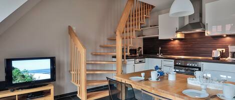 Jääkaappi, uuni, astianpesukone, kahvin-/teenkeitin