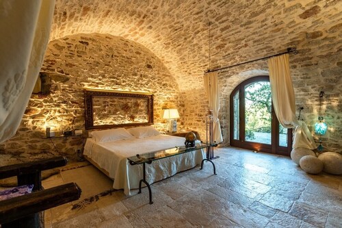 Torre Sibillini - Historic villa tower with pool