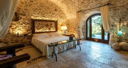 Torre Sibillini - Historic villa tower with pool