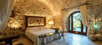 Torre Sibillini - Historic villa tower with pool