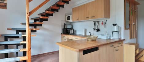 Refrigerador, microondas, horno, cafetera/tetera