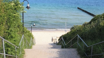 Una spiaggia nelle vicinanze