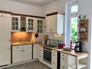 Fridge, microwave, oven, dishwasher - Die Ferienwohnung Ostseeruhe Befindet Sich nur 400m vom Strand Entfernt und ist für 3 Personen + Baby Geeignet (Börgerende)