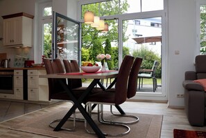 Dining - Die Ferienwohnung Ostseeruhe Befindet Sich nur 400m vom Strand Entfernt und ist für 3 Personen + Baby Geeignet (Börgerende)