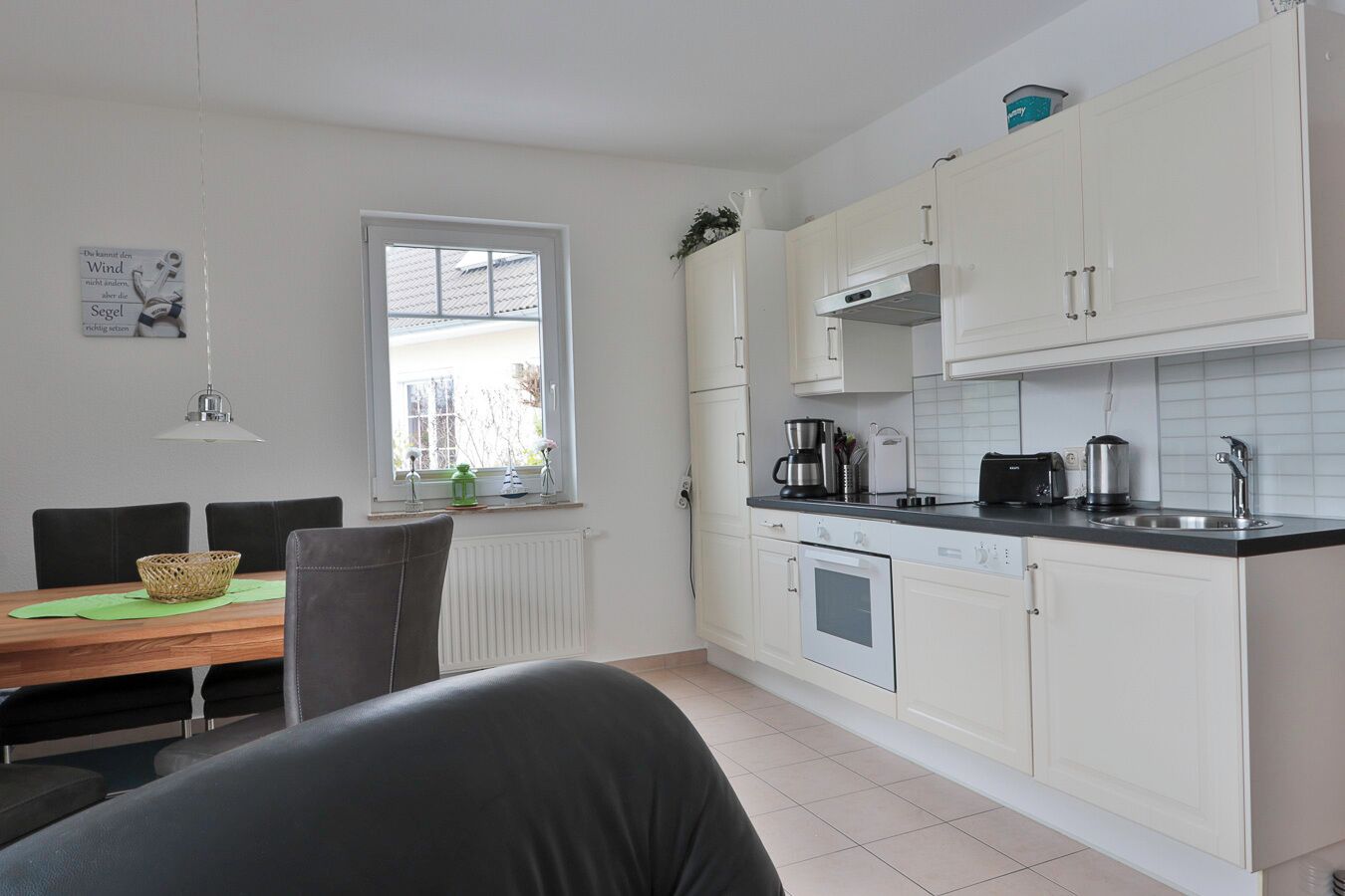 Kjøleskap, ovn, oppvaskmaskin og kaffetrakter/tekoker