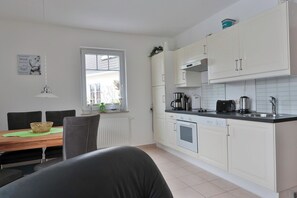 Refrigerador, horno, lavavajillas, cafetera/tetera