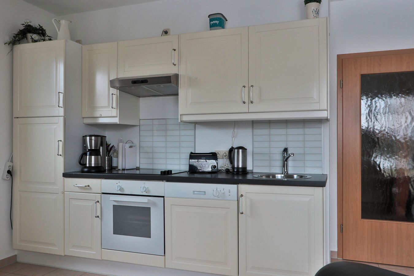 Refrigerador, horno, lavavajillas, cafetera/tetera