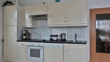 Refrigerador, horno, lavavajillas, cafetera/tetera