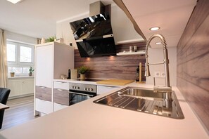 Fridge, oven, dishwasher, coffee/tea maker