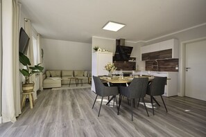 Interior - Stilvolle Ferienwohnung mit Großzügiger Dachterrasse mit Herrlichem Weitblick, Fußläufig zum Strand (Börgerende)