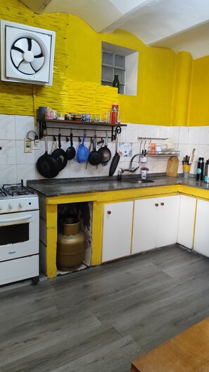 Shared kitchen facilities - Casa Copada (Montevideo)