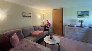 Living area - Kleinod im Grünen - ein Traumhafter Urlaub Wartet auf Sie - Ideal Geeignet für Paare und Auch Singels (Kühlungsborn)