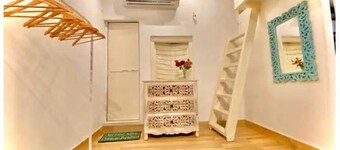 Bandra cottage with yard Private Cottage
