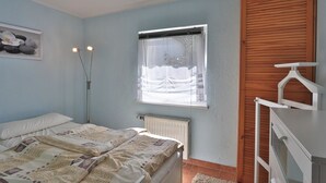 Unclassified image, 5 of 14, button - Der Zweckmäßig Ausgestattete Bungalow in Börgerende mit ca. 42 qm Wohnfläche Verfügt Über Eine gut Abgeschirmte Sonnenterrasse in Süd-/westlage (Börgerende)