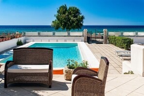 Pool - Villa Aurora - Seafront villa with pool (Cornino)