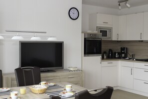 Kühlschrank, Mikrowelle, Ofen, Geschirrspüler