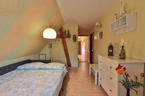 1 bedroom, desk, iron/ironing board, WiFi (free)