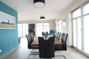 Unclassified image, 3 of 32, button - The vacation home "Strandrose" has a total living space of 120 m&sup2; on 2 levels.<br>The garden area is approx. 500 m&sup2; in size. (Ostseebad Rerik)