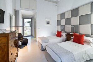 3 slaapkamers, een strijkplank/strijkijzer, wifi, beddengoed