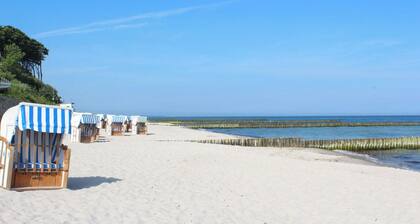 Hier erwartet Sie eine komfortable, moderne und sonnige 3 Zimmer Ferienwohnung mit Balkon - nur 250 m bis zum Strand