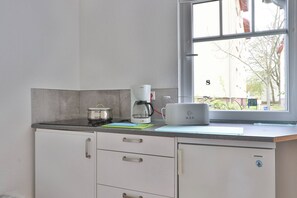 Fridge, oven, coffee/tea maker, toaster
