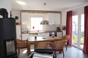 Kjøleskap, mikrobølgeovn, ovn og oppvaskmaskin