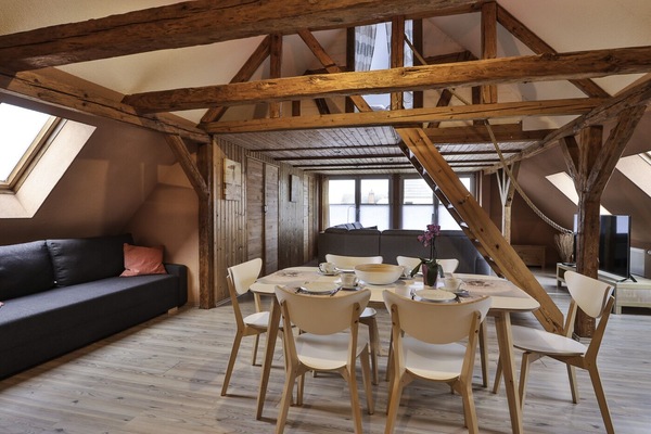 Blick in das geräumige Wohnzimmer