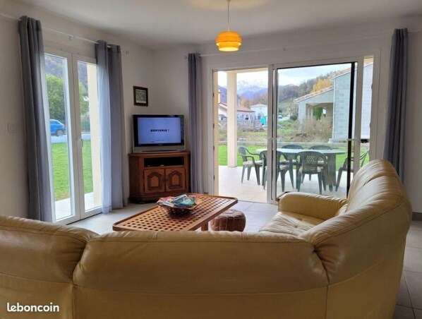 Smart TV, DVD player, books, music library